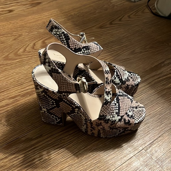 Kate spade snake skin block heel size 6.5 - Picture 2 of 5